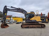 2015 Volvo EC220EL crawler excavator, side view