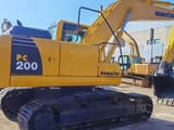 Excavatrice sur chenilles Komatsu PC200-8 de 2015, vue de profil