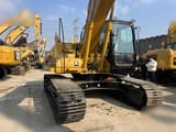 Pelle sur chenilles Caterpillar 320CL de 2003, vue trois-quarts avant