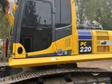 Escavatore cingolato Komatsu PC220-8 del 2017, vista laterale