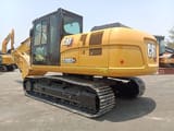 2025 Caterpillar 320D3 GC гусеничный экскаватор, задний вид в три четверти