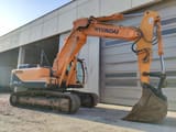 2015 Hyundai R220NLC-9A crawler excavator, side profile view