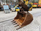 2015 Komatsu PC290LC-10 excavator bucket close-up