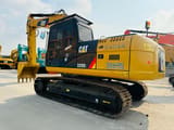 2023 Caterpillar 320D2 koparka gąsienicowa, widok z tyłu pod kątem