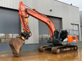 2018 Hitachi ZX250LC-6 crawler excavator side view