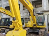 2018 Komatsu PC200-8 Raupenbagger, Front-Dreiviertelansicht