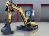 Gorila G40S I PRO CAB mini excavator, side view