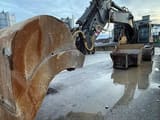 2007 Volvo EC460BLC crawler excavator with bucket attachment