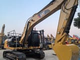 2023 Caterpillar 320D2 paletli ekskavatör, yan görünüm