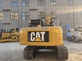 2022 Caterpillar 320D Raupenbagger, Heckansicht