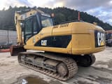 Escavatore cingolato Caterpillar 320D del 2012, vista posteriore tre quarti