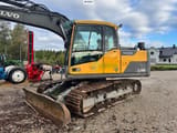 2013 Volvo EC140DL crawler excavator side view