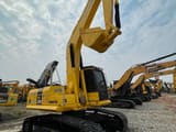 2024 Komatsu PC200-8 Raupenbagger, hintere Dreiviertelansicht