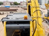 2022 Komatsu PC200-8 Raupenbagger, Hochwinkelansicht des Kabinendachs