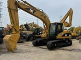 Pelle sur chenilles Caterpillar 320C 2024, vue de profil