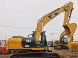 Widok z boku koparki gąsienicowej 2024 Caterpillar 320D