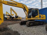 Escavatore cingolato Komatsu PC220-8, vista laterale