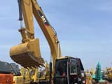 Escavatore cingolato Caterpillar 320D del 2024, vista anteriore tre quarti
