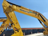 2022 Komatsu PC450-8 crawler excavator boom and arm detail