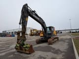 2020 Volvo EC220EL crawler excavator, front three-quarter view