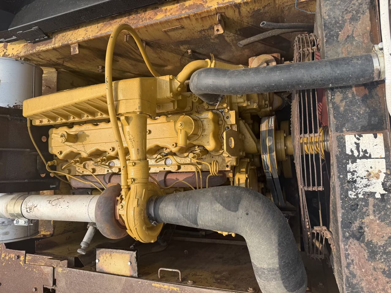 2013 Caterpillar 330B engine compartment view 2013 Caterpillar 330B engine compartment view