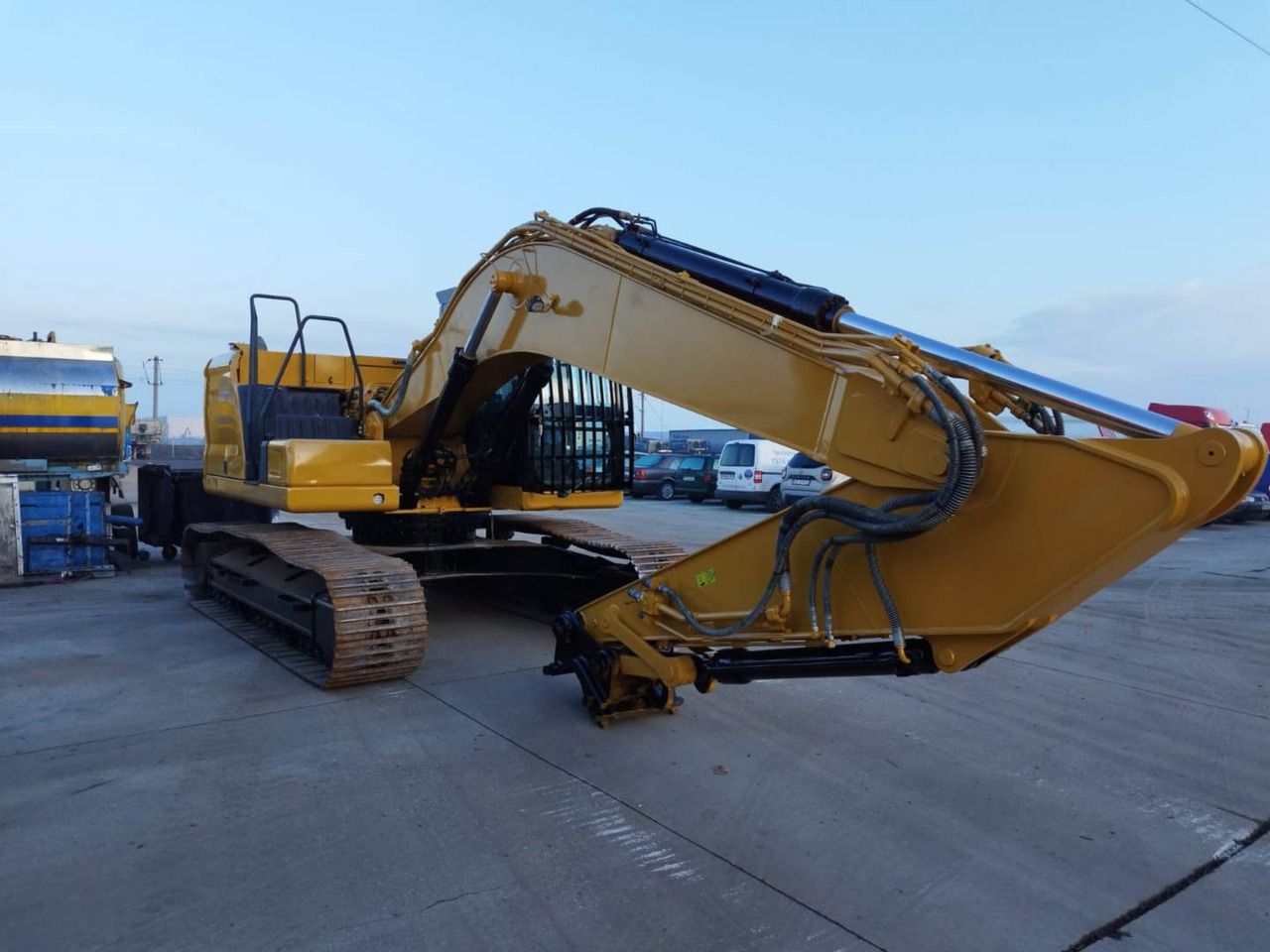 2020 Caterpillar 323-07 crawler excavator, rear three-quarter view 2020 Caterpillar 323-07 crawler excavator, rear three-quarter view