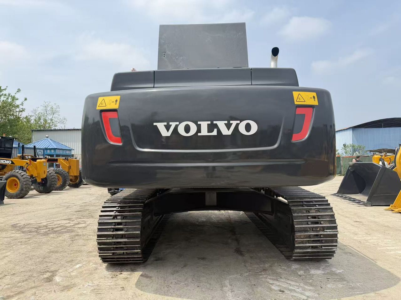 2023 Volvo EC480 crawler excavator rear view 2023 Volvo EC480 crawler excavator rear view