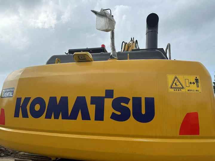 2020 Komatsu PC210-8 crawler excavator rear view 2020 Komatsu PC210-8 crawler excavator rear view