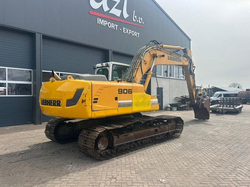 2010 Liebherr 906 crawler excavator, rear three-quarter view 2010 Liebherr 906 crawler excavator, rear three-quarter view