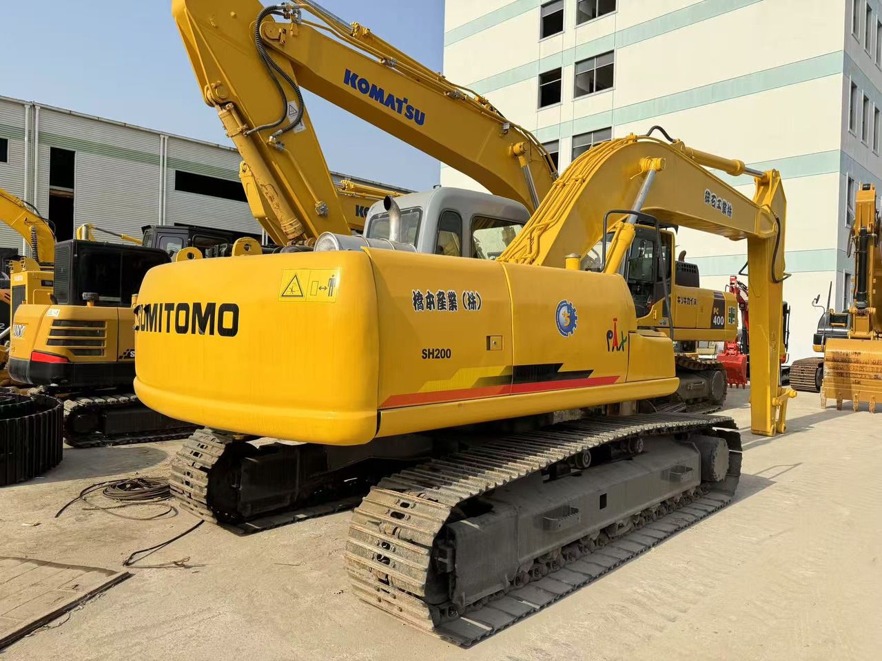 2016 Sumitomo SH200 crawler excavator, rear three-quarter view 2016 Sumitomo SH200 crawler excavator, rear three-quarter view