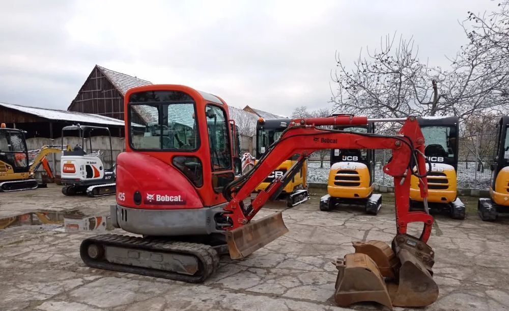 2011 Bobcat 425 EG mini excavator, side view