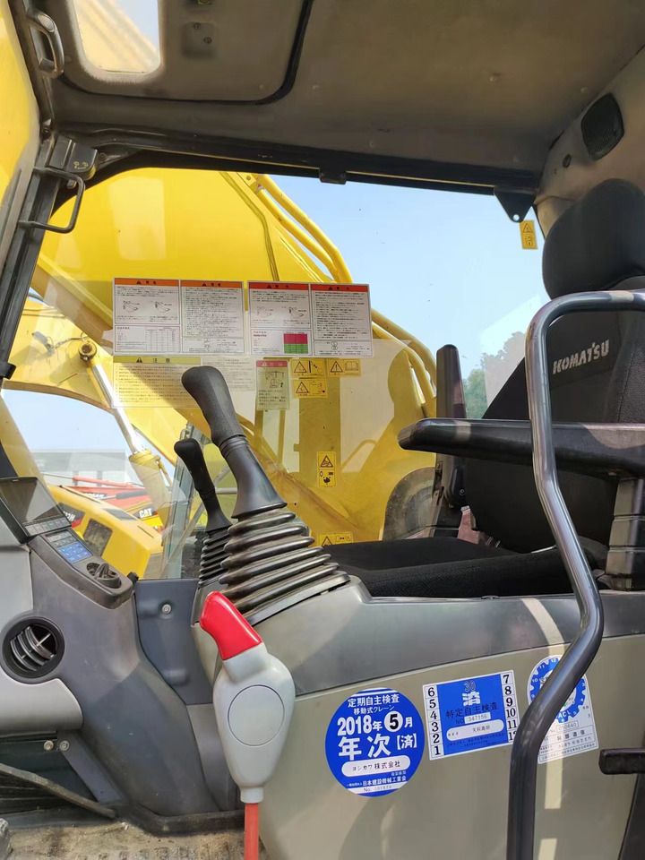 2020 Komatsu PC450-8 crawler excavator interior view