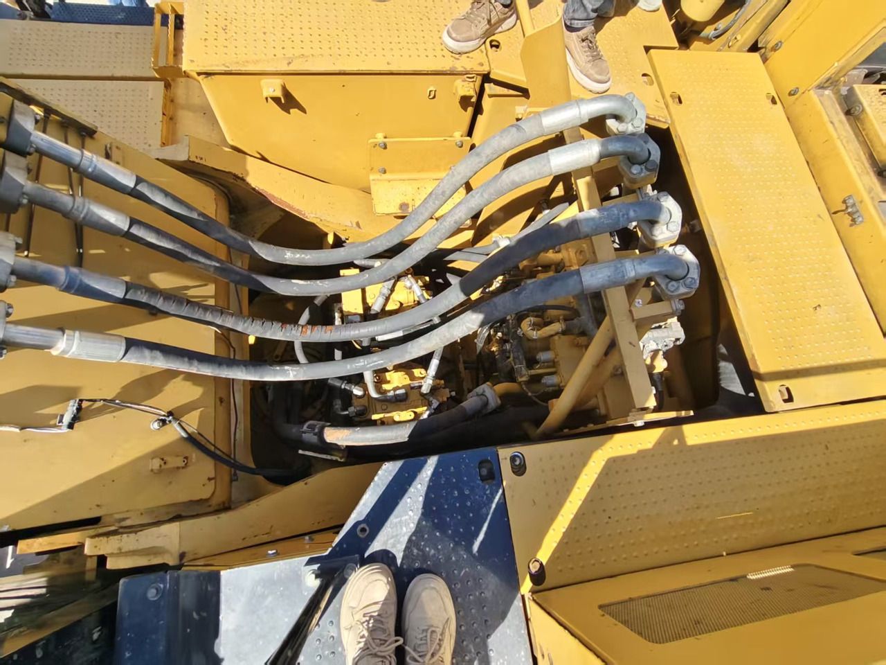2022 Caterpillar 374F crawler excavator hydraulic compartment view 2022 Caterpillar 374F crawler excavator hydraulic compartment view