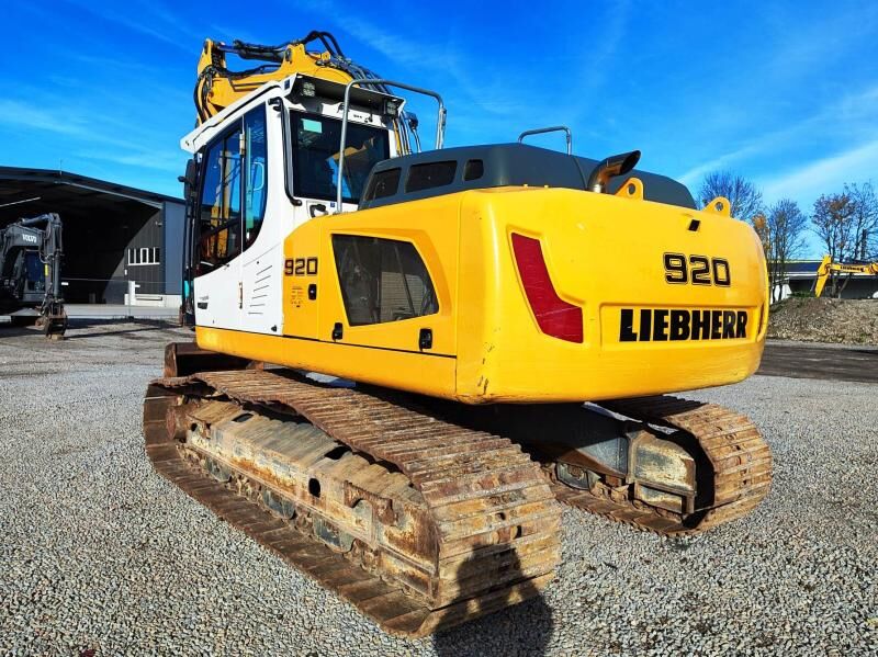 2015 Liebherr R920 crawler excavator, rear three-quarter view 2015 Liebherr R920 crawler excavator, rear three-quarter view
