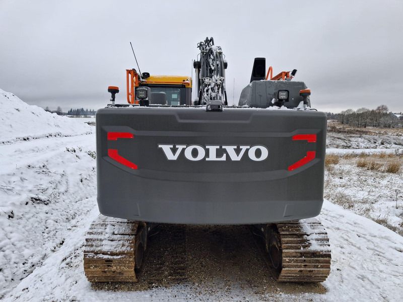 2016 Volvo EC220E crawler excavator rear view