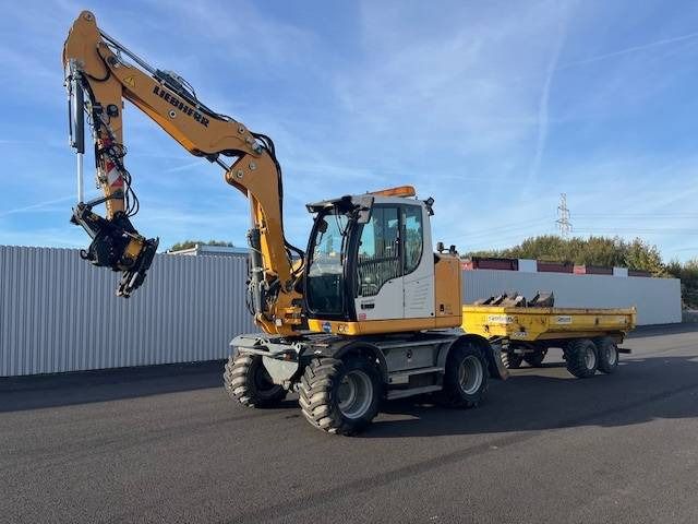 2015 Liebherr A910 COMPACT wheel excavator side view 2015 Liebherr A910 COMPACT wheel excavator side view