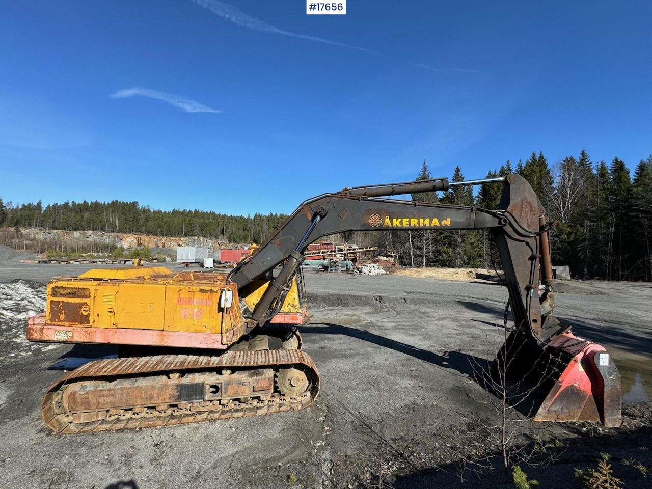 1978 Åkerman H16C crawler excavator, side view
