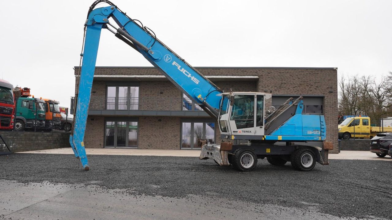 2017 Fuchs MHL340 wheel excavator side view