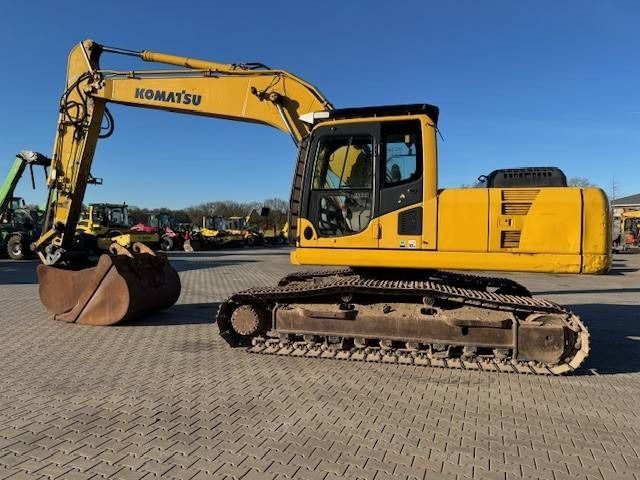 2006 Komatsu PC210LC-8 crawler excavator, side view 2006 Komatsu PC210LC-8 crawler excavator, side view