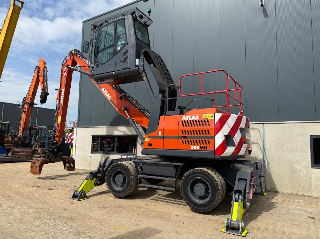 2023 Atlas 200MH material handler, side view 2023 Atlas 200MH material handler, side view