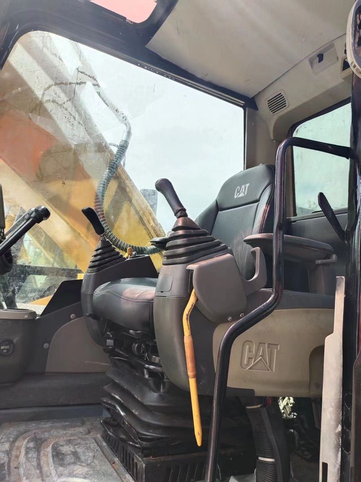 2018 Caterpillar 320D гусеничний екскаватор, інтер'єр кабіни 2018 Caterpillar 320D гусеничний екскаватор, інтер'єр кабіни