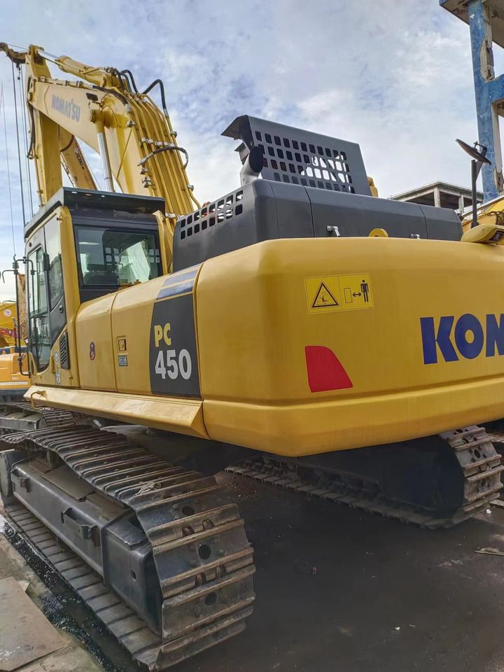 2019 Komatsu PC450-8 crawler excavator rear three-quarter view 2019 Komatsu PC450-8 crawler excavator rear three-quarter view
