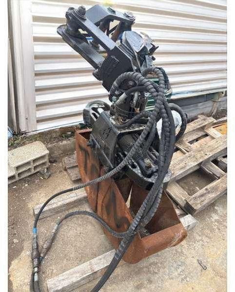 2013 Caterpillar 305.5E mini excavator attachment 2013 Caterpillar 305.5E mini excavator attachment