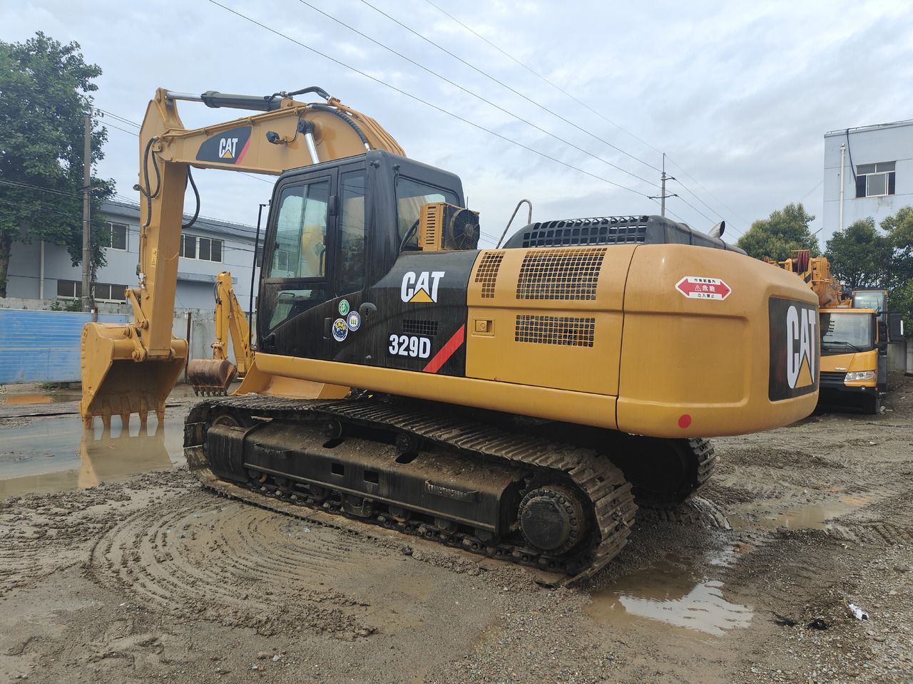 Caterpillar 329D crawler excavator, rear three-quarter view Caterpillar 329D crawler excavator, rear three-quarter view
