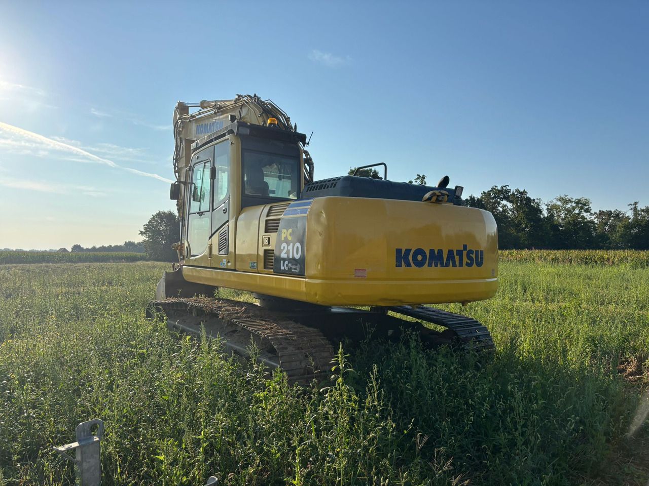 2013 Komatsu PC210LC-8 crawler excavator, rear three-quarter view 2013 Komatsu PC210LC-8 crawler excavator, rear three-quarter view