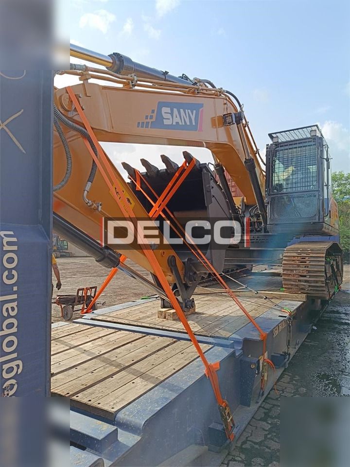 2026 Sany SY215C-9LC crawler excavator side view on trailer 2026 Sany SY215C-9LC crawler excavator side view on trailer