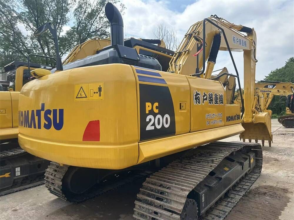 2024 Komatsu PC200 crawler excavator, rear three-quarter view 2024 Komatsu PC200 crawler excavator, rear three-quarter view