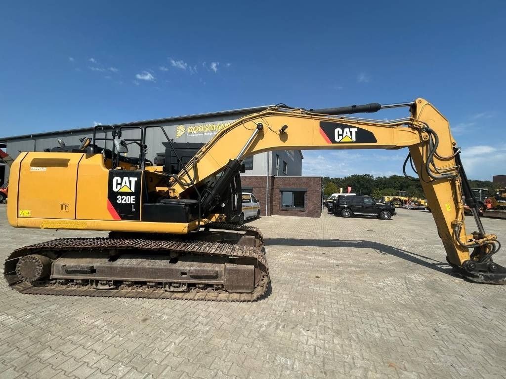 2014 Caterpillar 320EL crawler excavator, side view 2014 Caterpillar 320EL crawler excavator, side view