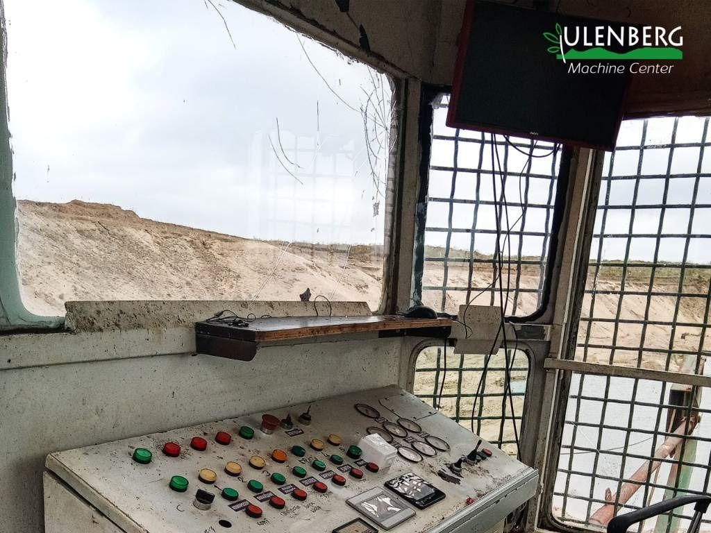 1987 Stichweh KS 1000 S crawler excavator interior cab view 1987 Stichweh KS 1000 S crawler excavator interior cab view