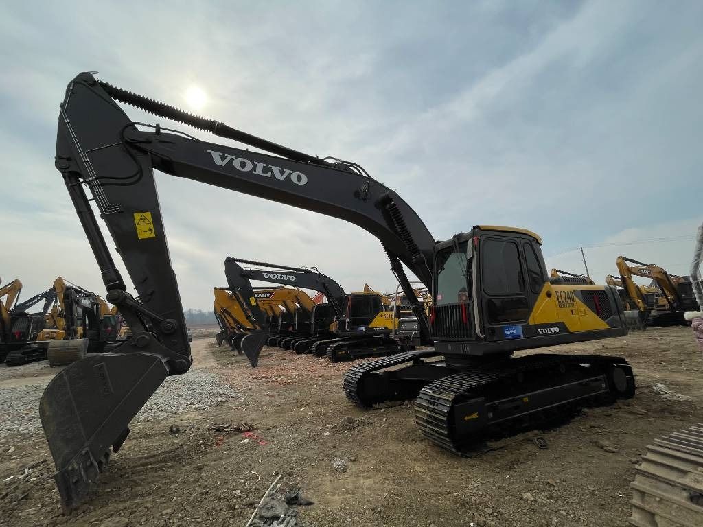 2024 Volvo EC240 crawler excavator, side view 2024 Volvo EC240 crawler excavator, side view